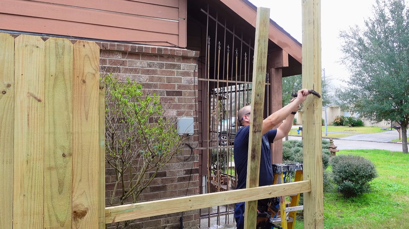 Expert fence repair and replacement services in Bell Gardens